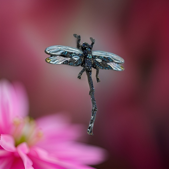 New Dragonfly Rhinestone brooch - Picture 4 of 6